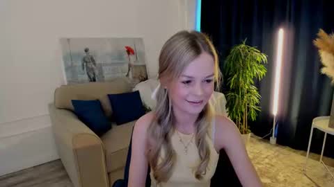 midnighteaura online show from June 17, 11:37 am
