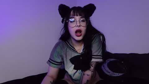 Snapshot of midnightkitten_ chatting on October 2, 10:30 pm Nana online show from October 2, 10:30 pm