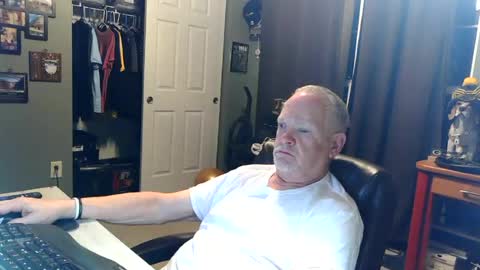 midwestdad09 online show from June 25, 6:51 am