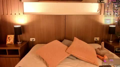 miel_gomez online show from May 7, 10:16 pm