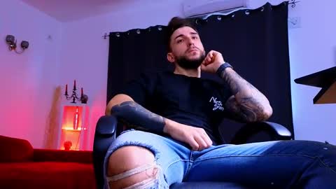 MightyAaron online show from November 17, 7:11 am