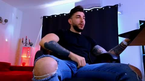 MightyAaron online show from April 25, 5:09 am