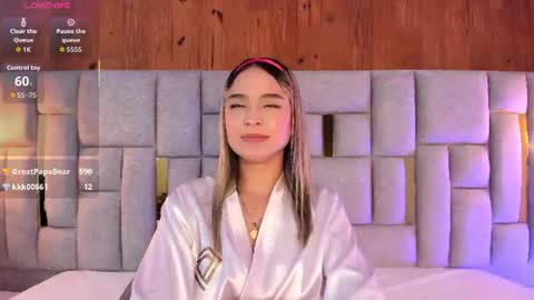 miia_reeves_ online show from July 6, 3:03 pm