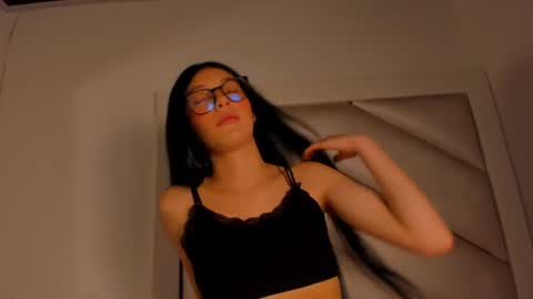 Mia online show from July 2, 1:38 pm