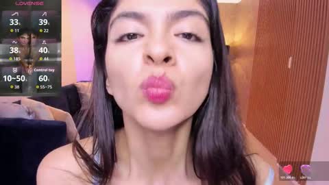 Mia online show from November 28, 11:39 am