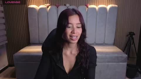 miiaa_evans1 online show from July 3, 7:40 pm