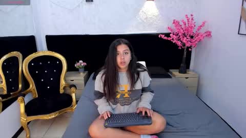 Miilky   online show from March 14, 3:43 am