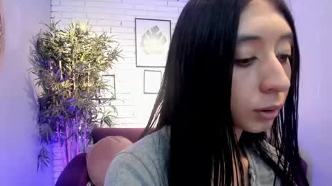 Snapshot of miilu__1 chatting on February 23, 6:28 am miilu  online show from February 23, 6:28 am