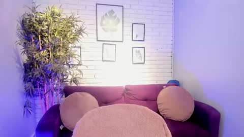 Snapshot of miilu__1 chatting on February 23, 3:24 am miilu  online show from February 23, 3:24 am