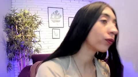 Snapshot of miilu__1 chatting on March 4, 3:44 am miilu  online show from March 4, 3:44 am