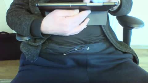 mik online show from March 5, 9:16 am