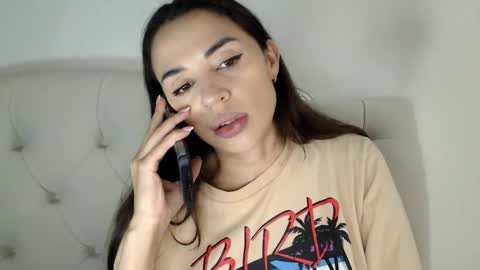 Mika online show from November 18, 7:39 pm