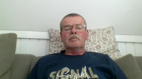 mikael42 online show from June 2, 12:40 pm