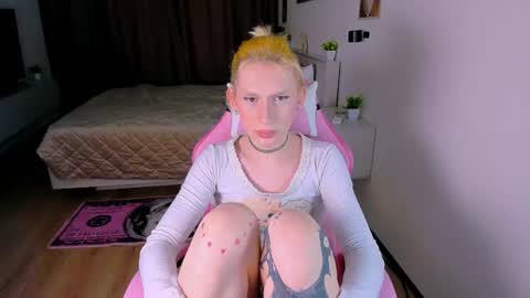 mikaella_nicole online show from June 28, 2:57 pm