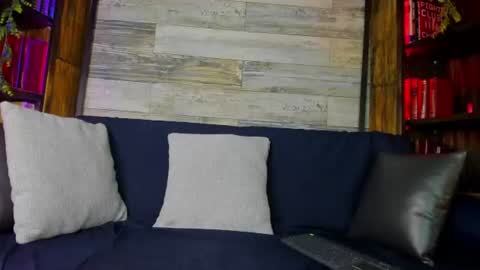  online show from August 3, 9:04 am