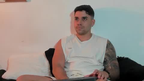 Snapshot of mike_montoya chatting on February 14, 5:57 pm Mike Montoya online show from February 14, 5:57 pm