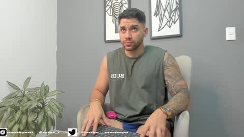 Snapshot of mike_montoya chatting on January 15, 3:43 am Mike Montoya online show from January 15, 3:43 am
