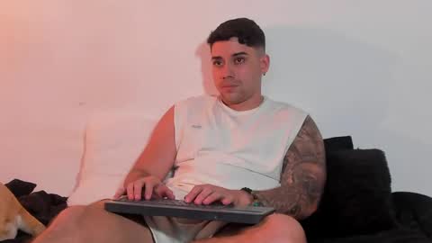 Snapshot of mike_montoya chatting on February 13, 11:47 pm Mike Montoya online show from February 13, 11:47 pm