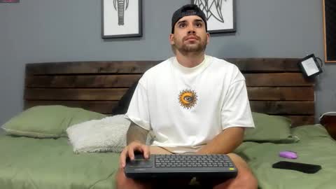 Snapshot of mike_montoya chatting on September 16, 3:19 am Mike Montoya online show from September 16, 3:19 am
