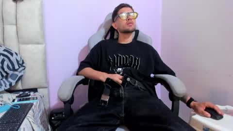 mikebradley15 online show from June 21, 9:16 am