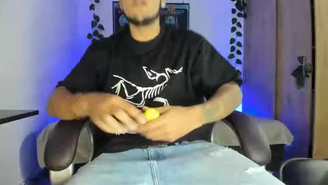 mikee_scooth online show from March 7, 8:34 am