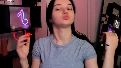 miki_ti online show from November 19, 12:15 pm