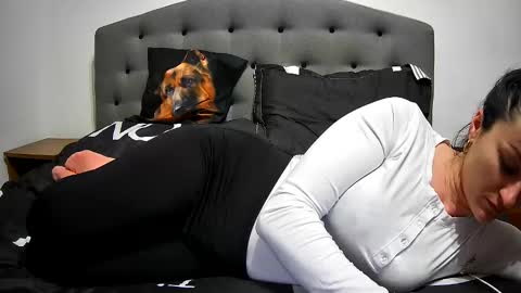 Mikyloveu online show from March 11, 6:30 pm