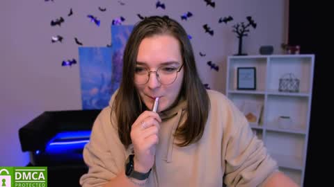 Mila online show from December 4, 3:31 am