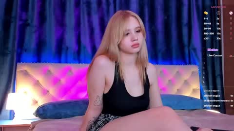 Snapshot of mila_kinor chatting on February 5, 12:06 pm mila_kinor online show from February 5, 12:06 pm