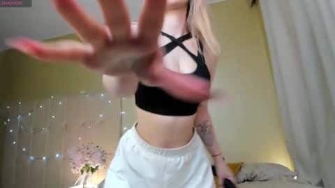 Snapshot of mila_kinor chatting on February 2, 7:20 am mila_kinor online show from February 2, 7:20 am