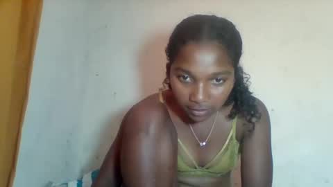 mila_lunah online show from March 19, 5:57 am