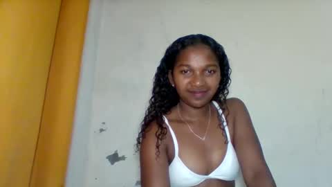mila_lunah online show from May 2, 2:28 am
