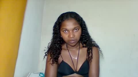 mila_lunah online show from May 1, 1:43 am
