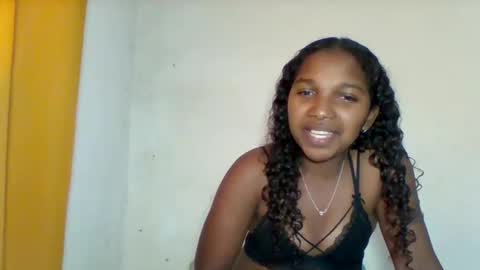 mila_lunah online show from April 23, 12:29 pm