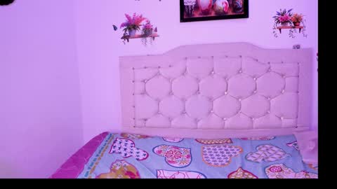 laura online show from January 12, 5:25 am