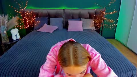 Milla online show from November 14, 8:05 am