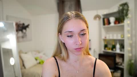 MilaBunny1 online show from March 13, 1:36 pm