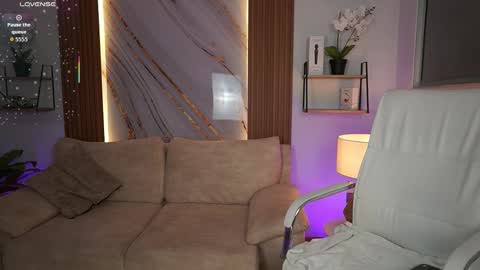 milacrave online show from November 6, 11:35 am