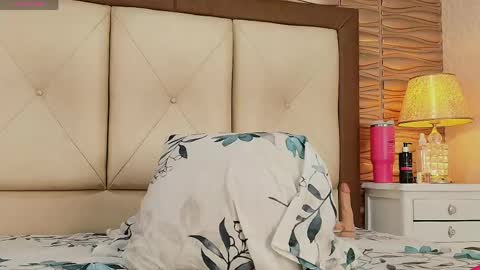 miladiosa online show from May 2, 1:39 pm
