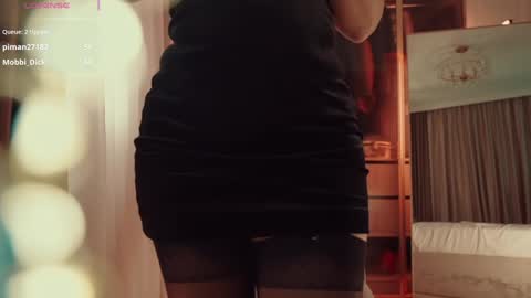 Snapshot of miladystarlight chatting on September 28, 9:57 pm online show from September 28, 9:57 pm
