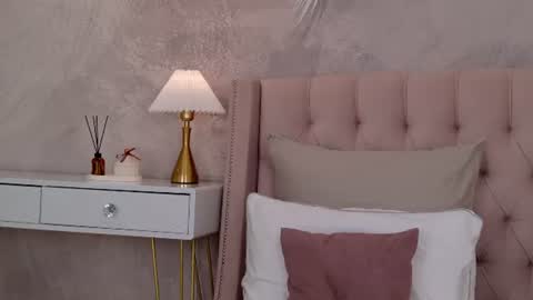 milaleoneli online show from July 13, 3:59 pm