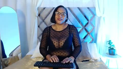 MilaMonroeXX online show from May 9, 3:34 am