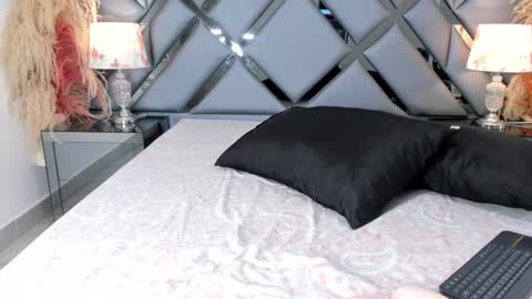 milan_lewiss online show from September 29, 11:53 am