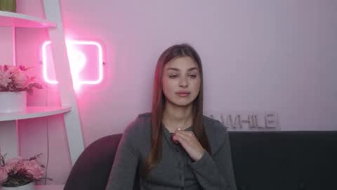 milanaangelas online show from November 14, 5:42 am