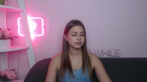 Snapshot of milanaangelas chatting on October 24, 4:46 am milanaangelas online show from October 24, 4:46 am