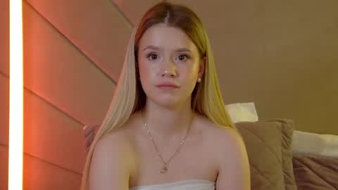 MilanaBalmain online show from April 29, 4:23 pm