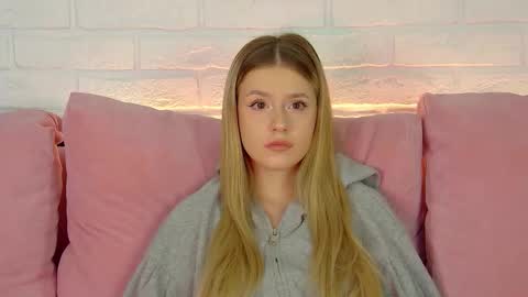 MilanaBalmain online show from October 1, 4:06 pm