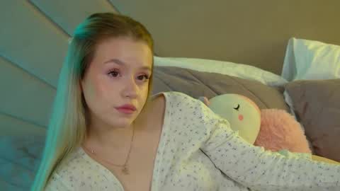 MilanaBalmain online show from April 27, 4:32 am