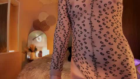 aya online show from November 28, 9:33 pm