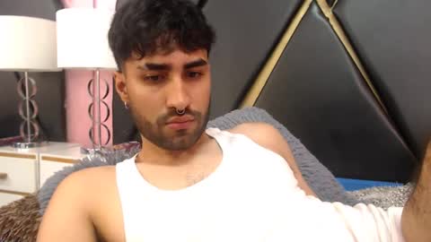 Snapshot of milanzaire chatting on September 18, 12:47 am milanzaire online show from September 18, 12:47 am
